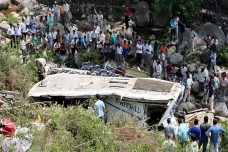 Τραγωδία στο Νεπάλ: Τουλάχιστον 31 νεκροί από πτώση λεωφορείου σε ποταμό - Media