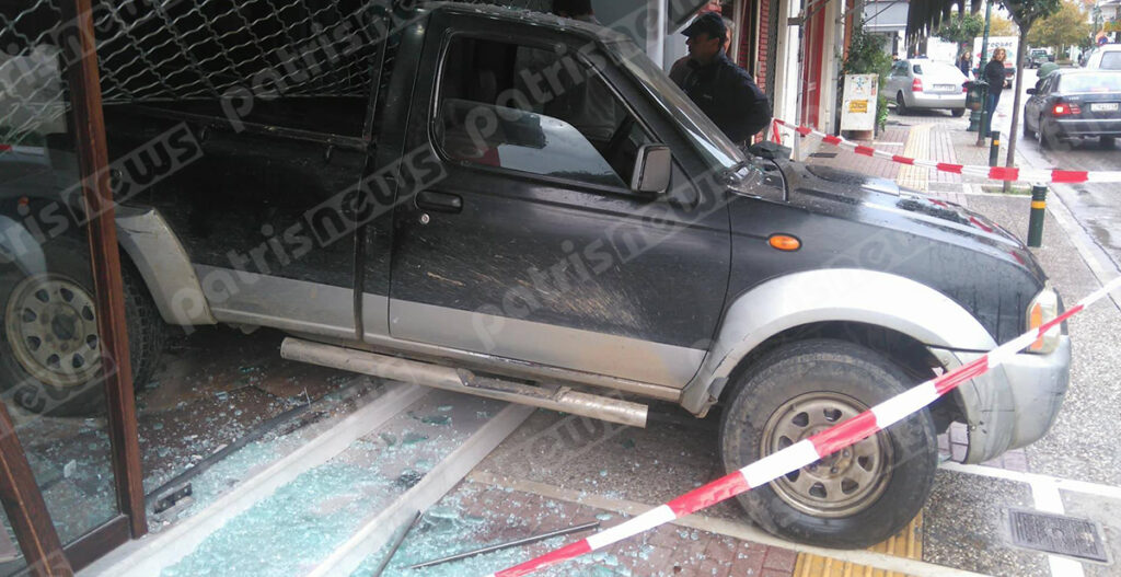 «Μπούκαραν» με το αγροτικό σε κοσμηματοπωλείο – Τα πήραν όλα και έφυγαν (Photos) - Media