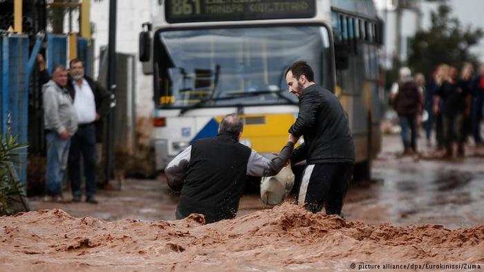 Γερμανικός Τύπος: Μάχη με τη λάσπη στη Μάνδρα - Media