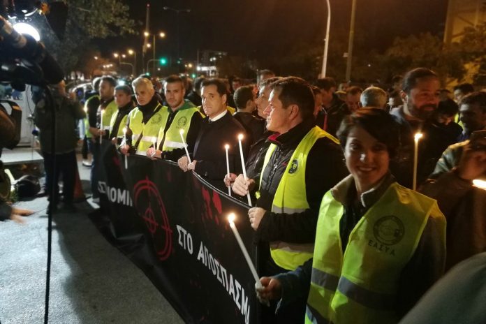 Διαμαρτυρία των ΜΑΤ για την επίθεση στα γραφεία του ΠΑΣΟΚ - Παρών και ο Άδωνις Γεωργιάδης - Media