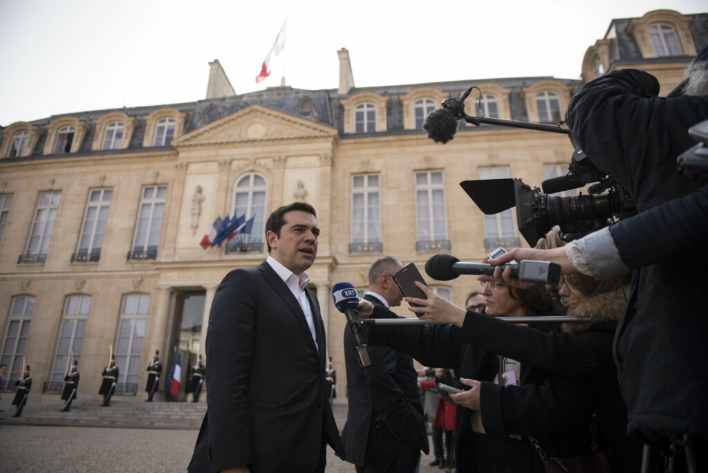 Στο Παρίσι ο Τσίπρας: Συνάντηση με Μακρόν, επιχειρηματίες και πολιτικούς – Δύο βραβεύσεις - Media