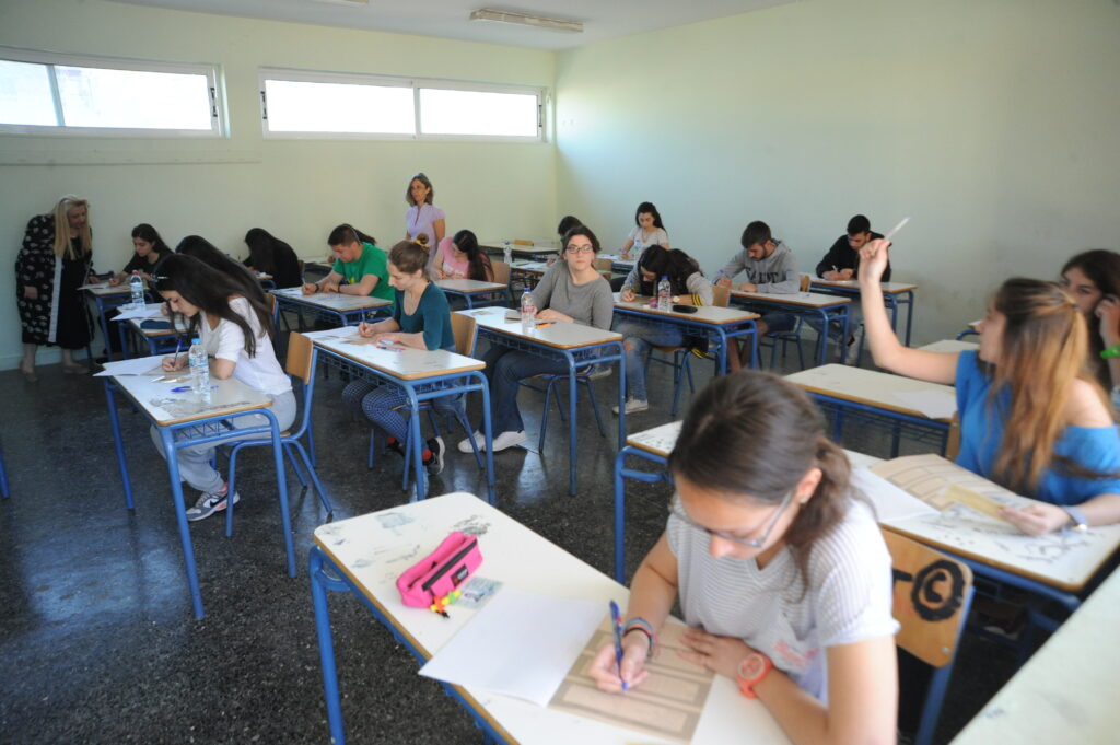 Μεγάλες αλλαγές στο Λύκειο -  Οι ανατροπές σε μαθήματα και πανελλαδικές - Media