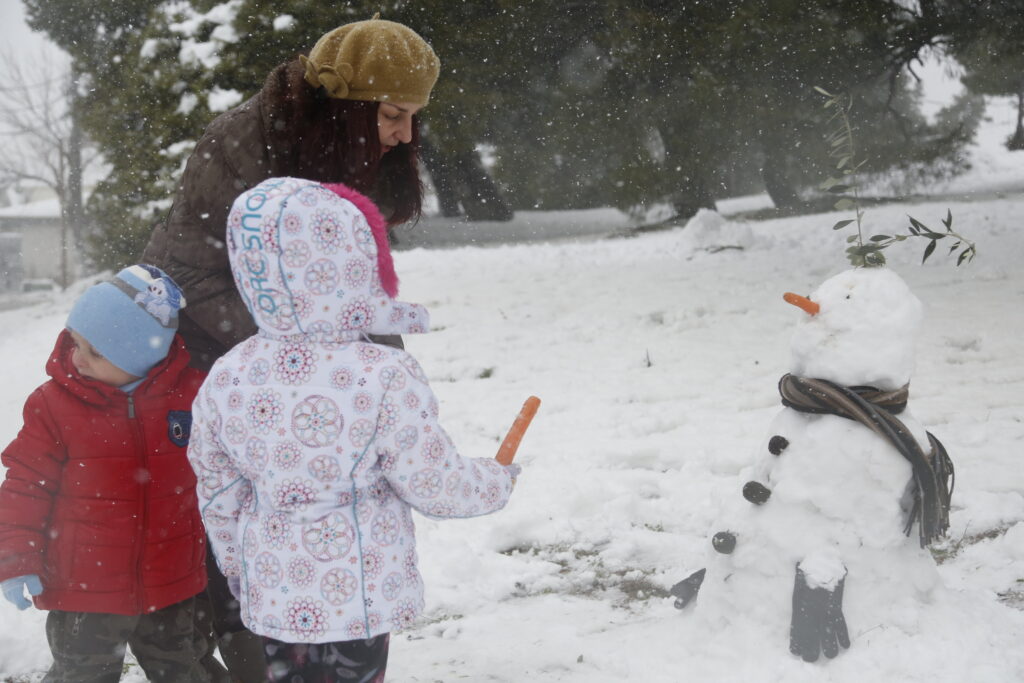 Χιόνια, παγετός και κάθετη πτώση της θερμοκρασίας - Media
