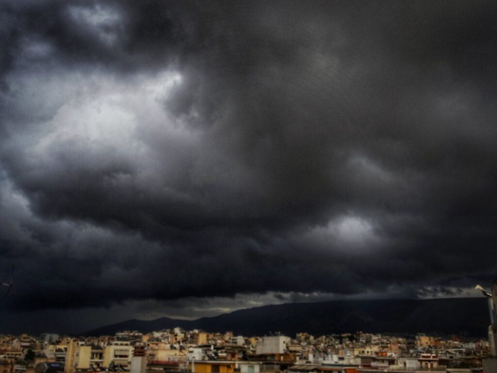 Τοπικές βροχές και νεφώσεις - Media