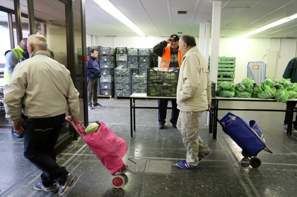 Ο δήμος Θεσσαλονίκης διανέμει δωρεάν τρόφιμα - Media