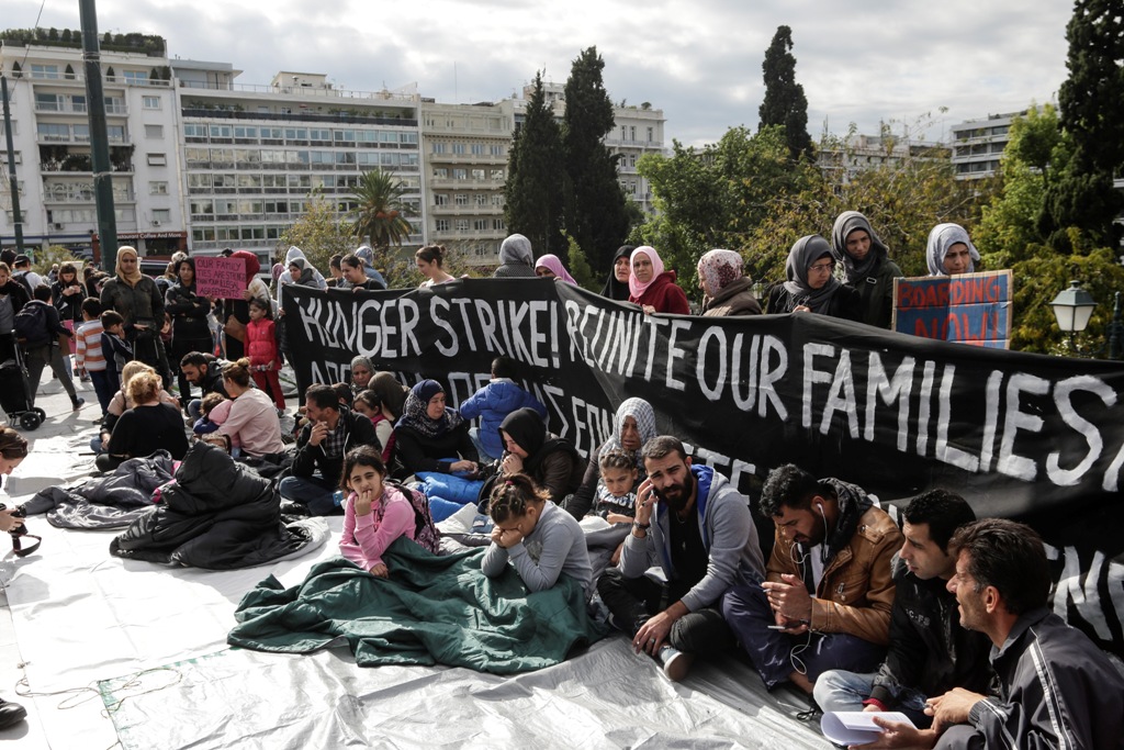 Πρόσφυγες προχωρούν σε απεργία πείνας στο Σύνταγμα (Photos) - Media
