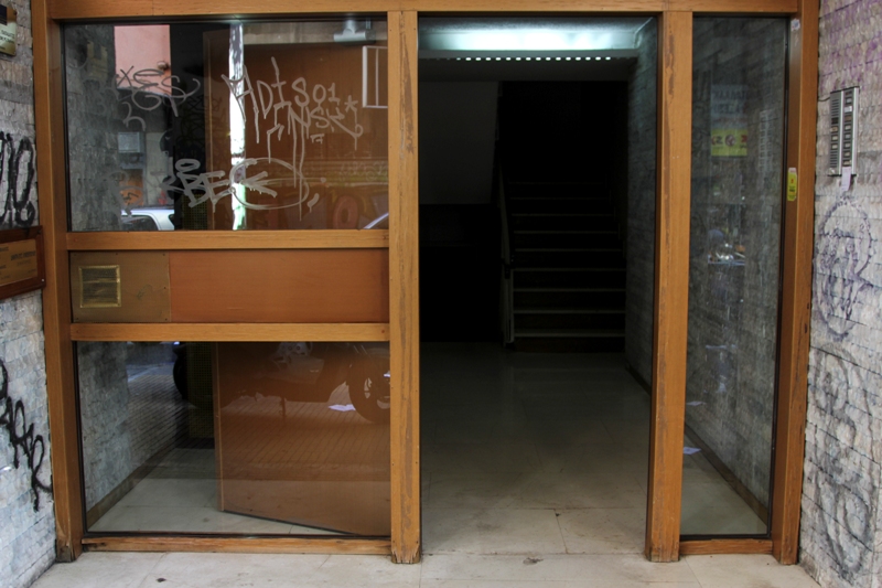 Εισβολή σε συμβολαιογραφείο στα Εξάρχεια για τους πλειστηριασμούς (Photos) - Media