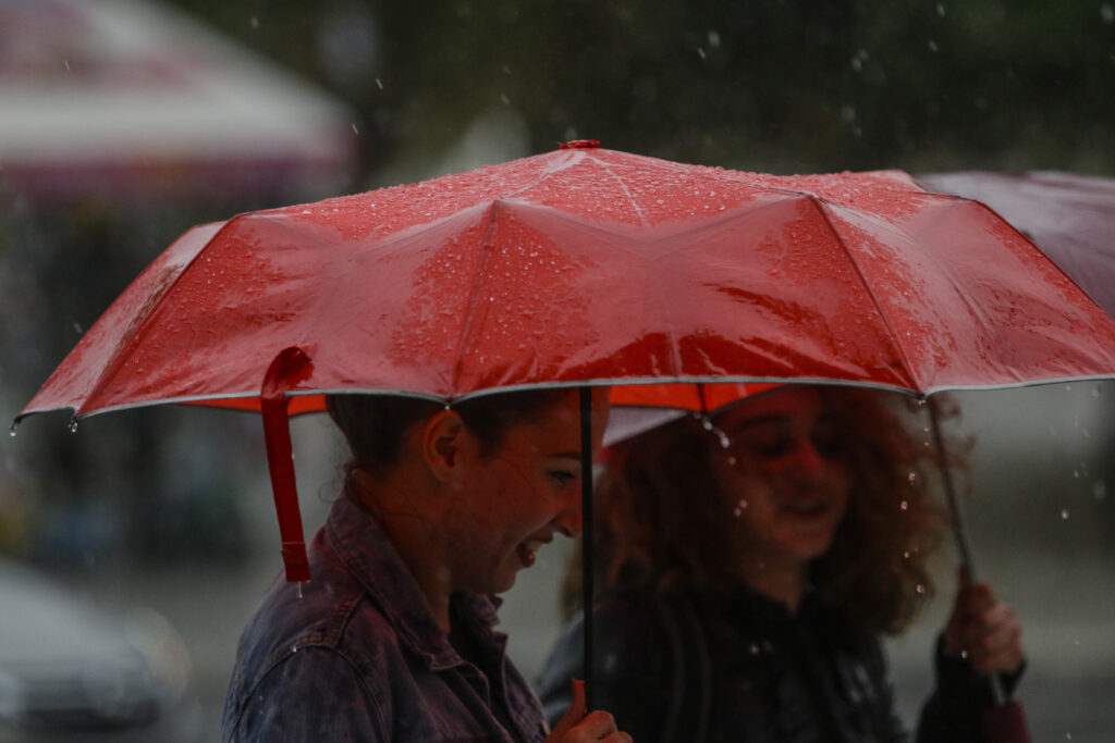 Σαρώνει η «Ευρυδίκη»: Απροσπέλαστη η Αθήνα – Δείτε Live σε ποιες περιοχές βρέχει  (Photos +Χάρτες) - Media Gallery