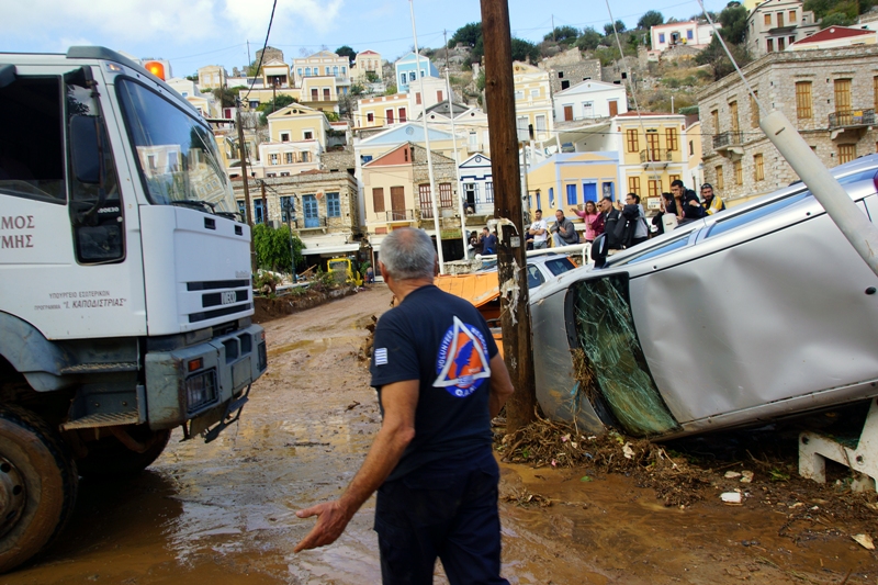 «Στέγνωσε» η Σύμη: Έκτακτη αποστολή 2.000 κυβικών νερού στο νησί - Media