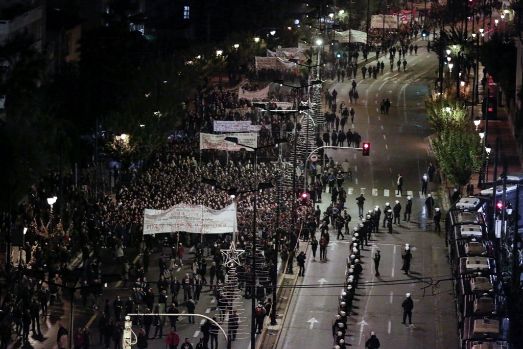 Ολοκληρώθηκε η πορεία για το Πολυτεχνείο (Photos) - Media