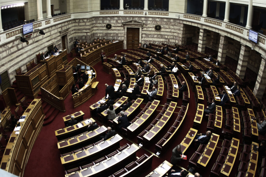 Βουλή: Ψηφίζεται το κοινωνικό μέρισμα και η τροπολογία για τους πλημμυροπαθείς - Media