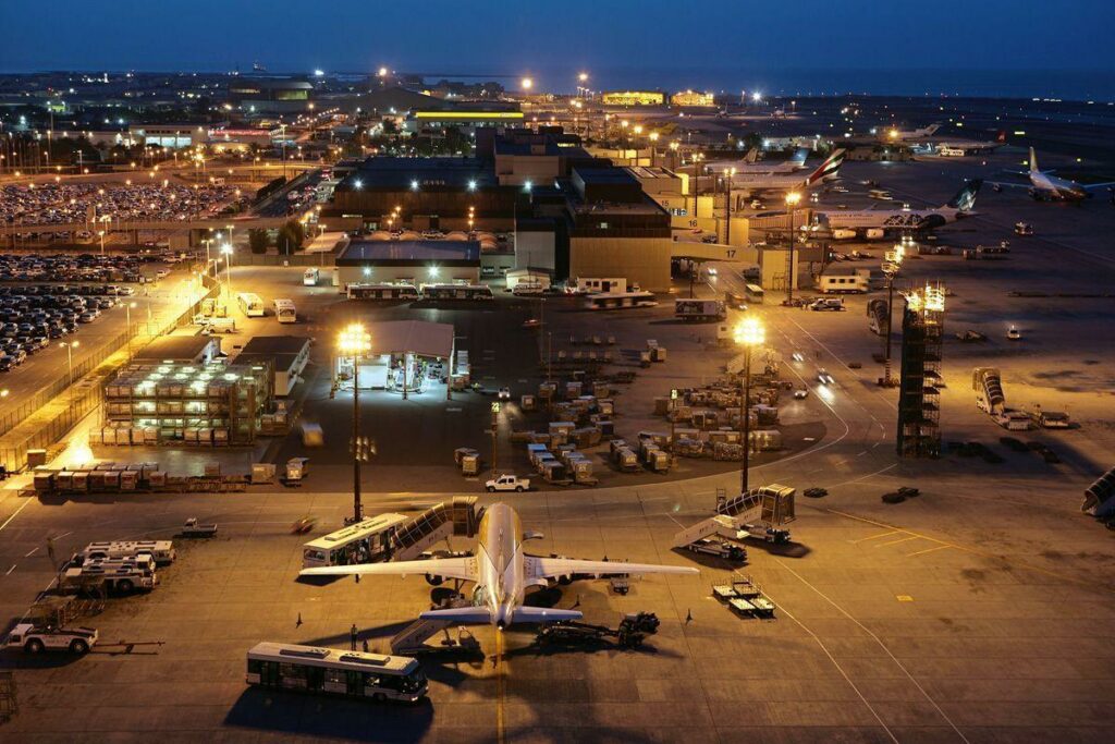 Ισχυρή έκρηξη κοντά στο αεροδρόμιο του Ριάντ – «Αναχαιτίστηκε βαλλιστικός πύραυλος» (Video) - Media