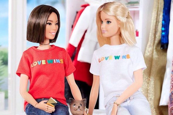 H Barbie υποστηρίζει τα δικαιώματα της ΛΟΑΤ κοινότητας (Photo) - Media