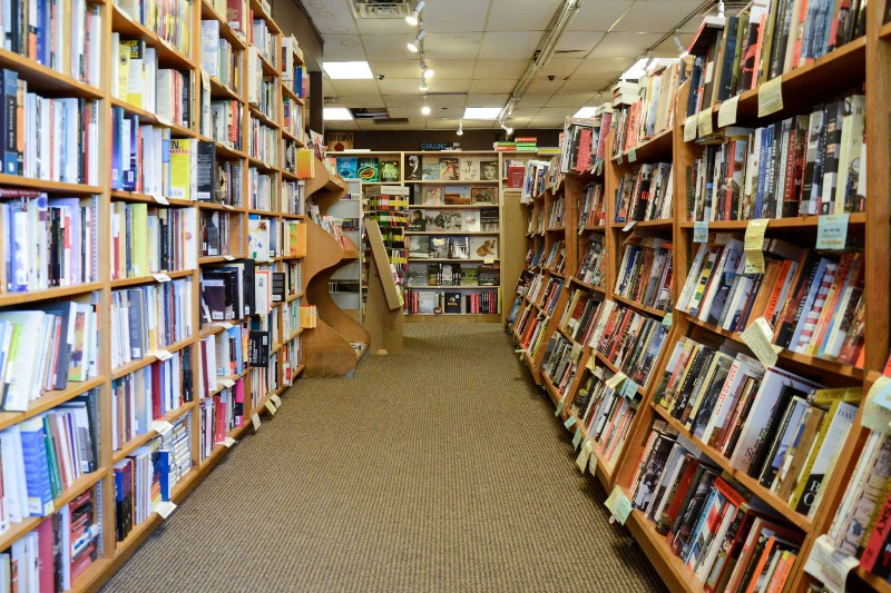 Κραυγή απόγνωσης από τους εκδότες: Αφήστε τα βιβλιοπωλεία ανοιχτά - Media