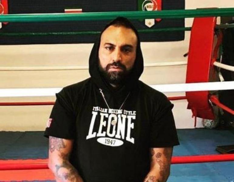 Προσήχθη ο μαφιόζος που επιτέθηκε σε δημοσιογράφο και οπερατέρ - Τους χτύπησε με σιδερένιο δοκάρι - Media