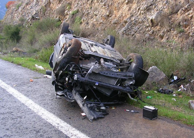 Θανατηφόρο τροχαίο στα Νέα Μουδανιά - Νεκρός 20χρονος οδηγός  - Media