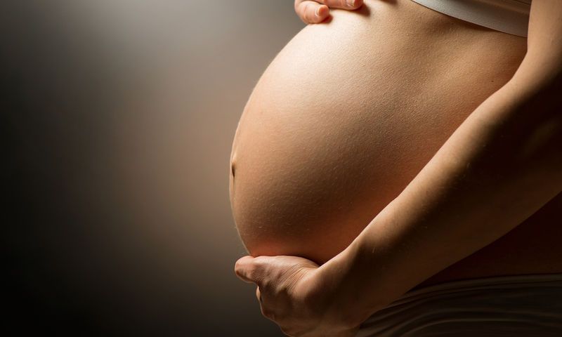 Νέα έρευνα: Οι έγκυες μεταδίδουν τον κορωνοϊό στο μωρό τους - Media
