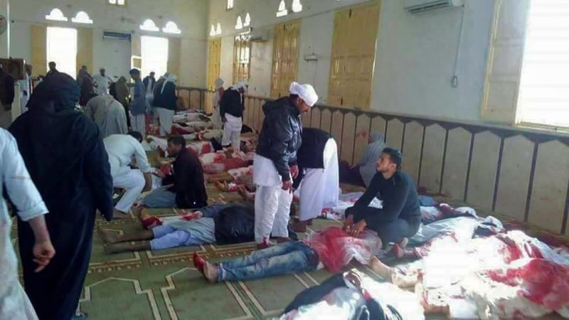 Θρήνος χωρίς τέλος στην Αίγυπτο - Αυξήθηκαν στα 305 τα θύματα της σφαγής στο τέμενος - Media