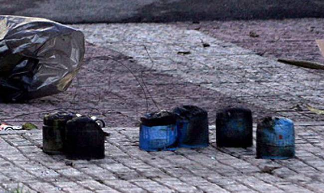 Επίθεση με γκαζάκια στην Μητρόπολη Νεαπόλεως - Σταυρουπόλεως (Video/Photo) - Media