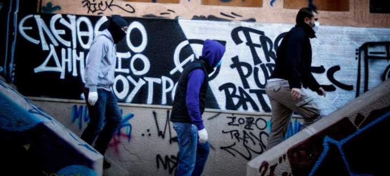 Εξάρχεια: Συλλήψεις οι προσαγωγές για την κατάληψη στην Καλλιδρομίου  - Media