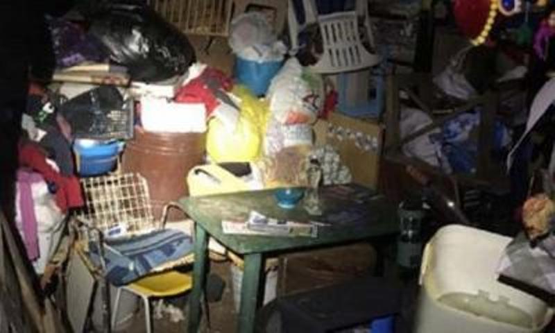 Φρίκη στην Ιταλία: 52χρονος κρατούσε φυλακισμένη επί 10 χρόνια 29χρονη σε υπόγειο - Είχε γεννήσει δύο παιδιά από βιασμούς (Video) - Media