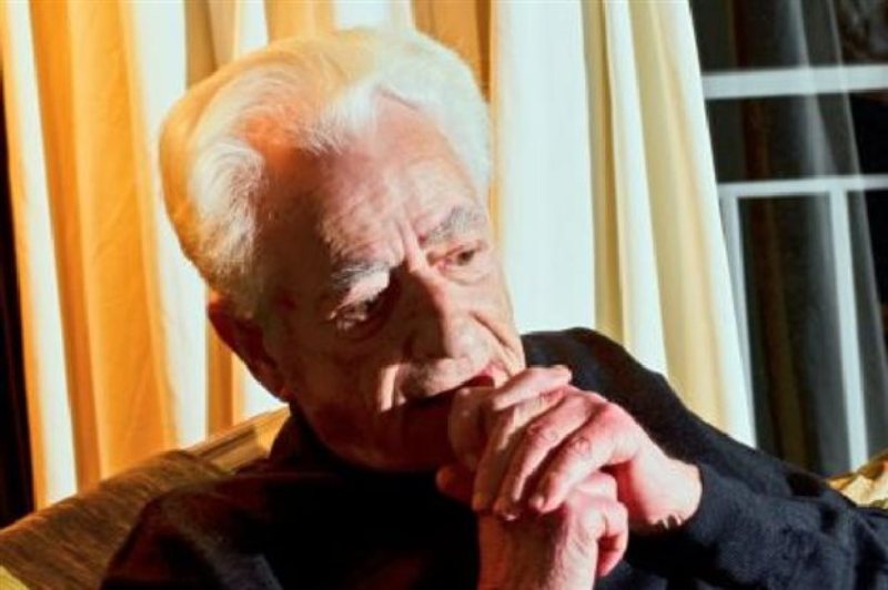 Δημόσια υπηρεσία ζήτησε από κωφό τηλεφωνικό ραντεβού (Video) - Media