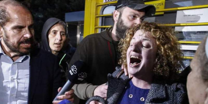 Ξέσπασε η μάνα της Δώρας Ζέμπερη: Με χτύπησαν οι αστυνομικοί, Μπου@@@@ο κράτος! (Video) - Media