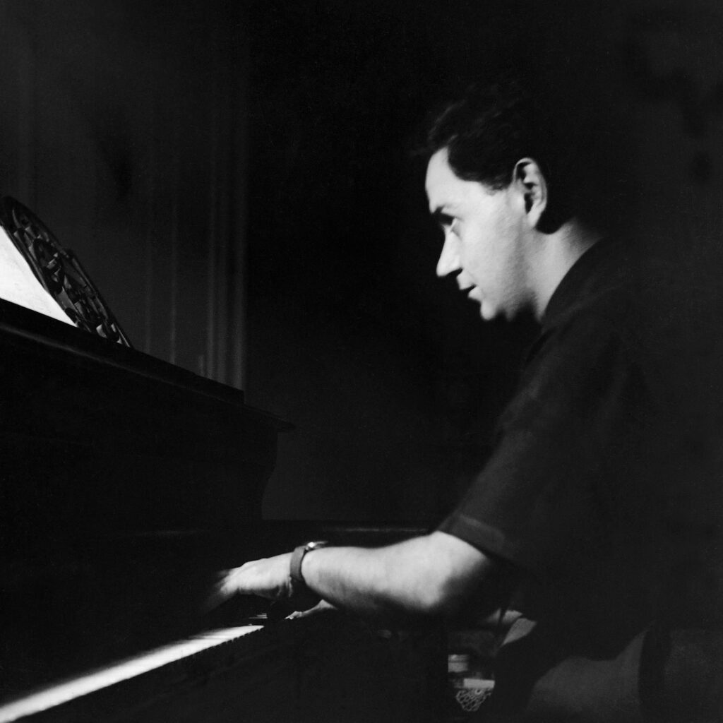 Έργα για πιάνο του Μάνου Χατζιδάκι στην Εναλλακτική Σκηνή της ΕΛΣ - Media