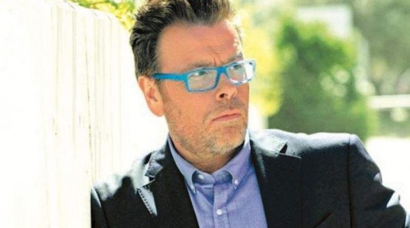 «Επίθεση» στον Παπανώτα: Γιατί αρνείστε να μπουν νέοι στον χώρο σας; (Video) - Media