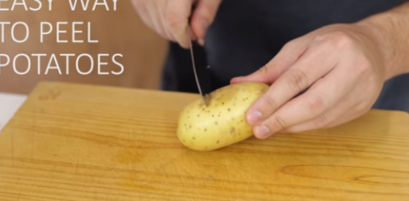 Πώς να ξεφλουδίσετε τις πατάτες σε ένα δευτερόλεπτο! (Video) - Media