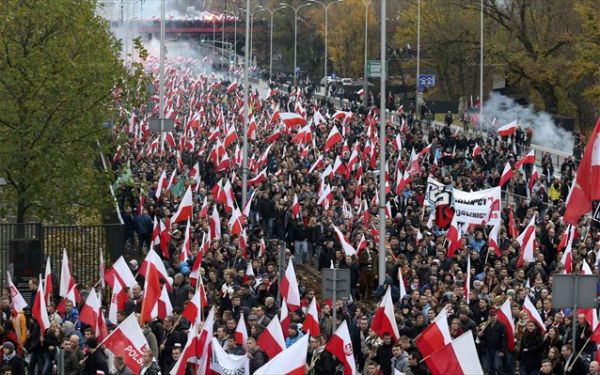 Ανατριχίλα: Πορεία μίσους από χιλιάδες Πολωνούς εθνικιστές και νεοναζί (Video) - Media