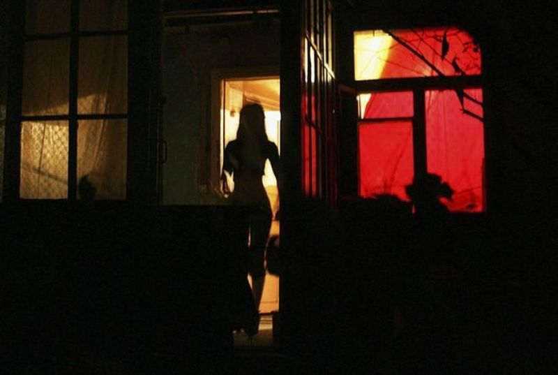 Ρόδος: Φοιτήτριες στα πλοκάμια της πορνείας - Οι μικρές αγγελίες και οι υψηλές αποδοχές - Media