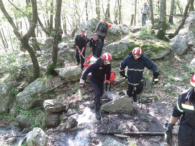 Συναγερμός στη Χαλκιδική: Επιχείρηση διάσωσης πέντε προσκυνητών - Media