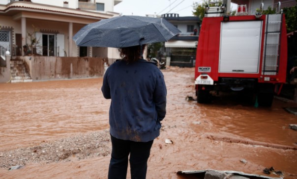 Σχεδόν χίλιες κλήσεις για βοήθεια δέχτηκε η Πυροσβεστική από Μάνδρα, Νέα Πέραμο και Μέγαρα  - Media