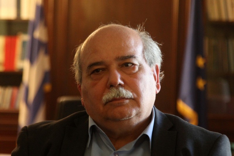 Συλλυπητήρια Βούτση στον Σωκράτη Φάμελλο για την απώλεια της συζύγου του - Media