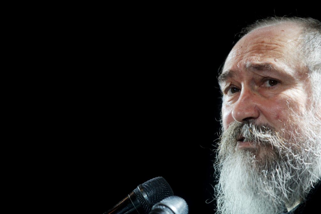 Στο νοσοκομείο ο Τζίμης Πανούσης – Κατέρρευσε πάνω στη σκηνή (Video) - Media