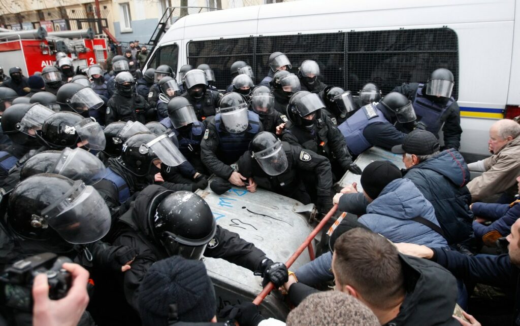 Ουκρανία: Συνέλαβαν τον πρώην πρόεδρο της Γεωργίας – Τον ελευθέρωσαν οπαδοί του (Video/Photo) - Media