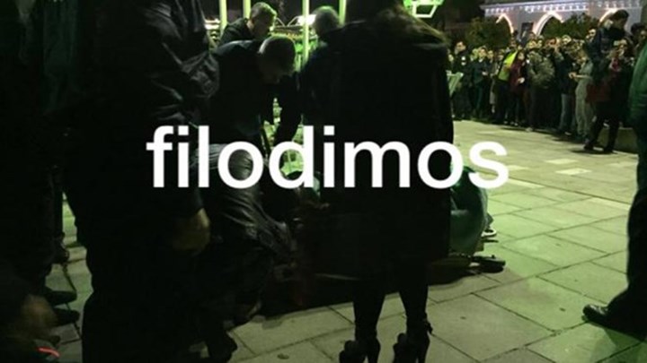 Σοκ στο Αίγιο: Εκτροχιάστηκε εναέριο τρενάκι που επέβαιναν μια μητέρα με μικρά παιδιά (Photo) - Media