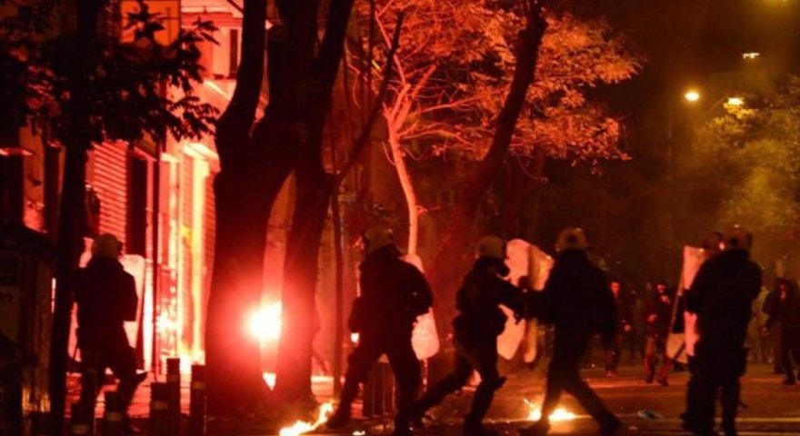 Συγκρούσεις και μεγάλη ένταση στο Καραϊσκάκη! (Video) - Media