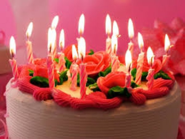 Γιατί σβήνουμε κεριά στα γενέθλια; - Media