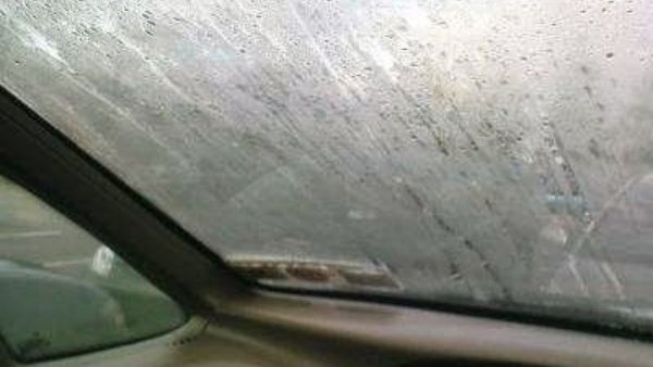 Το απλό κόλπο για να μην θολώσουν ξανά τα τζάμια του αυτοκινήτου - Media