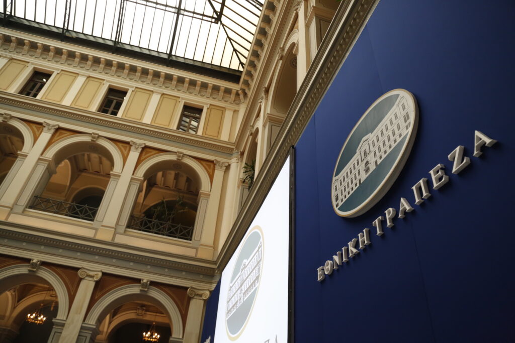 Ανακάμπτει η οικονομική δραστηριότητα μετά από μια δεκαετία ύφεσης - Media