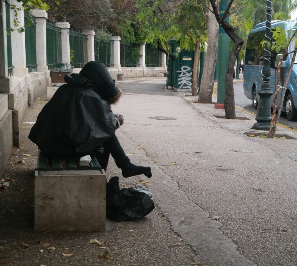 Κίνδυνος φτωχοποίησης ή αποκλεισμού μεγάλου μέρους της μεσαίας τάξης - Media