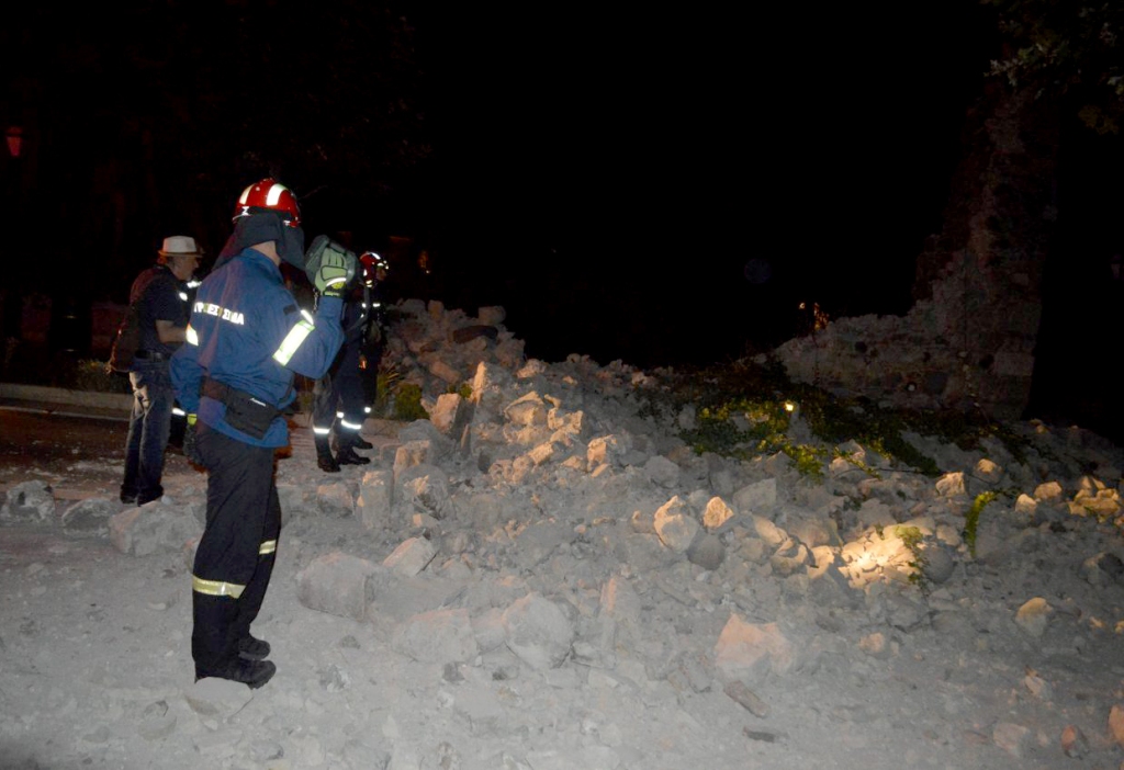 Κατέρρευσε σπίτι στην Αρκαδία: Η Πυροσβεστική απεγκλώβισε άνδρα - Media