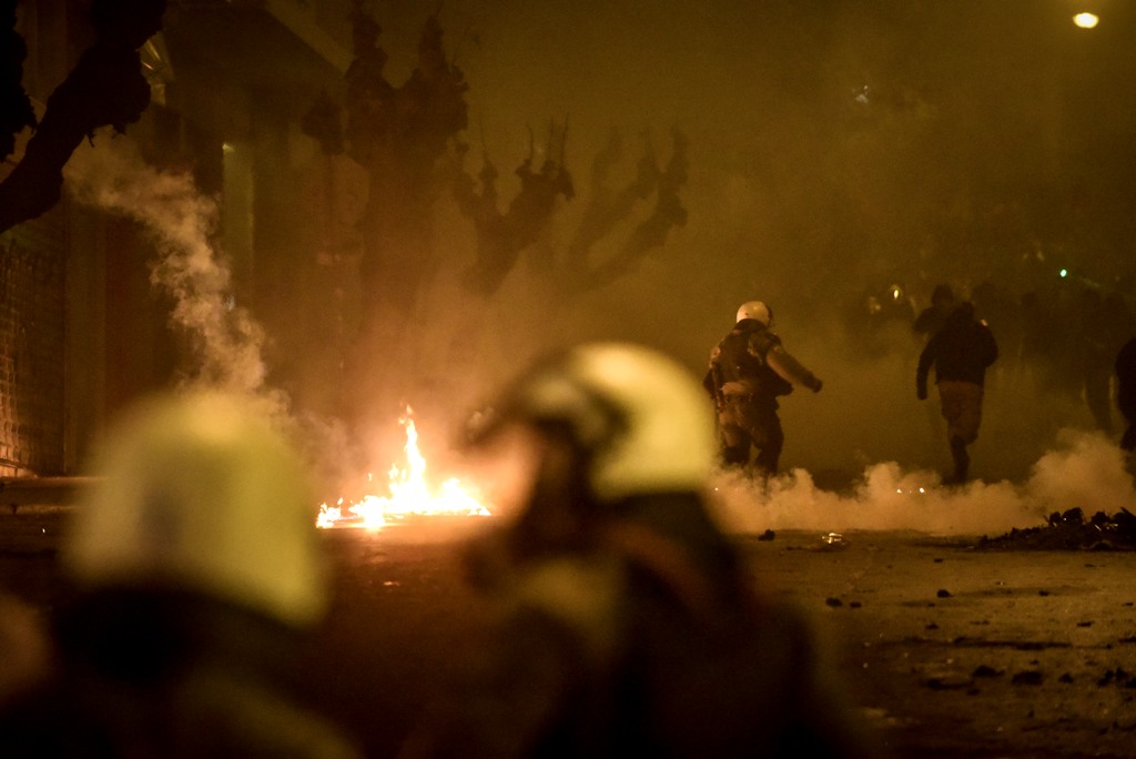 Προφυλακιστέοι δύο από τους οκτώ συλληφθέντες για τα επεισόδια στα Εξάρχεια - Media