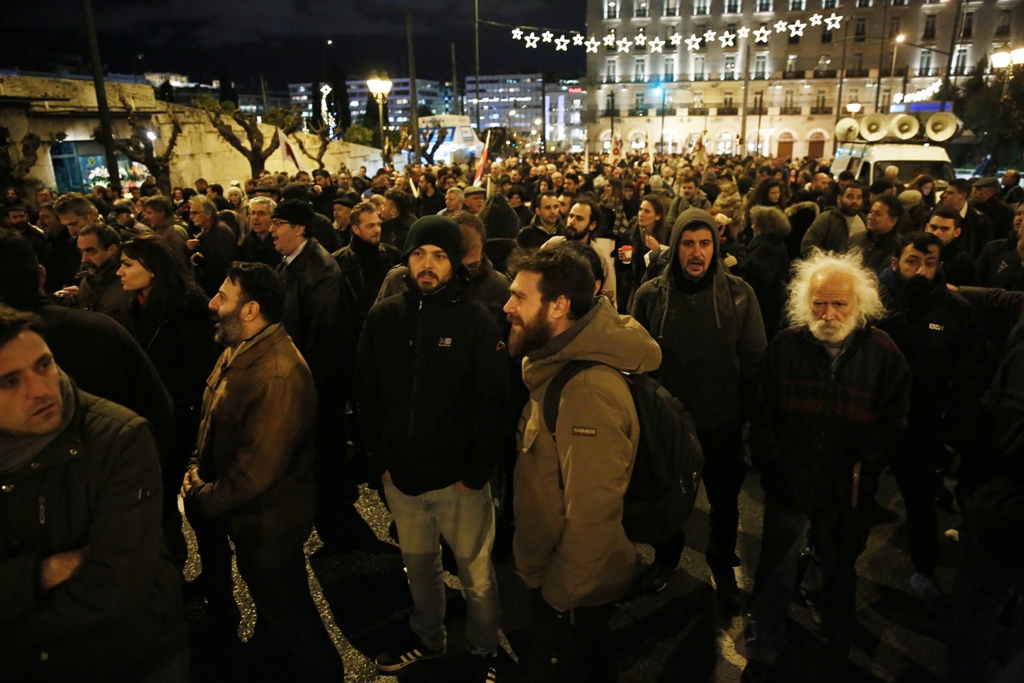 Η πορεία του ΠΑΜΕ ενάντια στην τροπολογία για τους πλειστηριασμούς (Photos) - Media