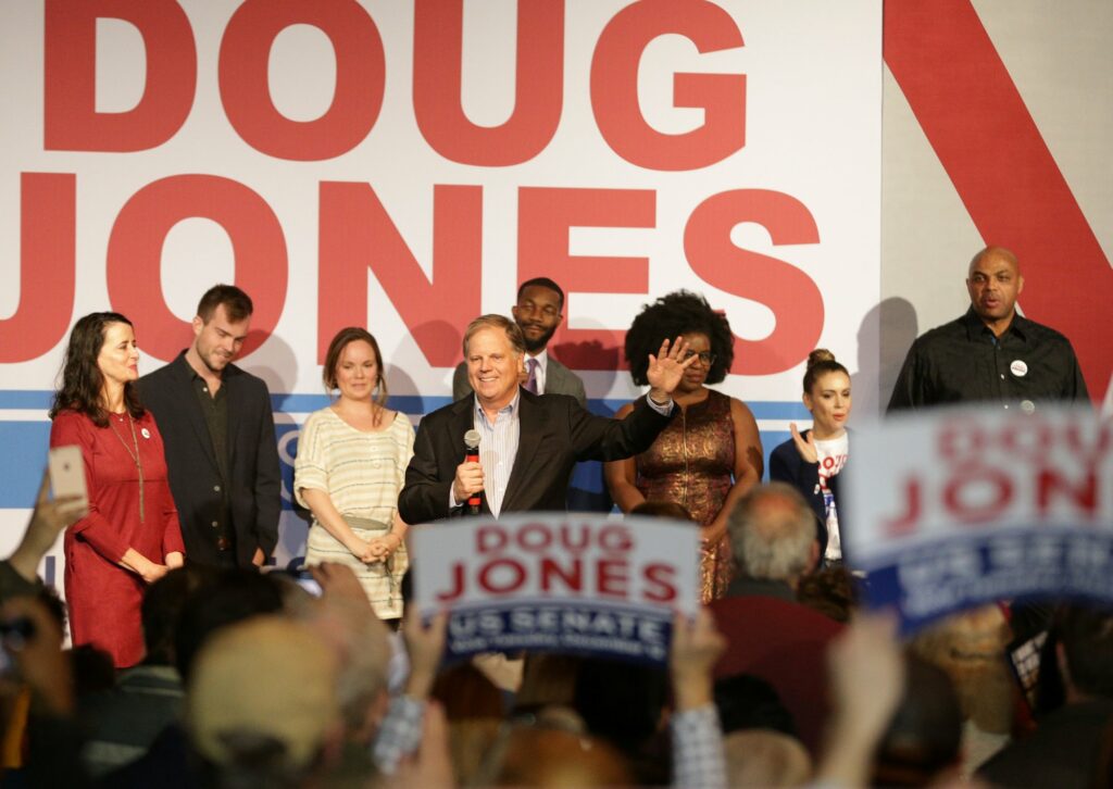 Έπεσε το «κάστρο» της Αλαμπάμα – Δημοκρατικός Γερουσιαστής μετά από 25 χρονια - Media