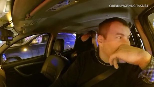 Ταξιτζής πέταξε έξω το …ασυγκράτητο ζευγάρι (Video) - Media