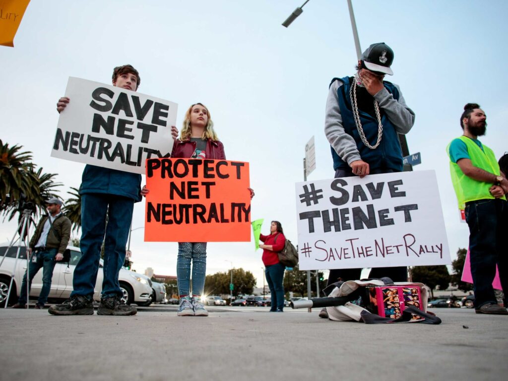 Net neutrality: Γιατί το ξήλωμά του είναι πλήγμα για την ελευθερία και δώρο στους μεγιστάνες των media - Media
