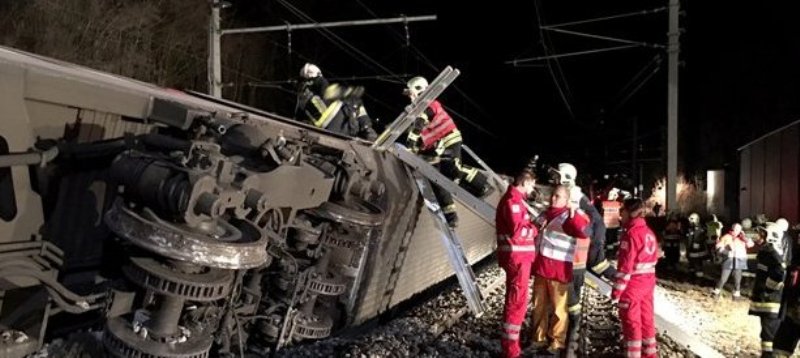 Τρόμος στην Αυστρία - Σύγκρουση τραίνων με πολλούς τραυματίες (Photos) - Media